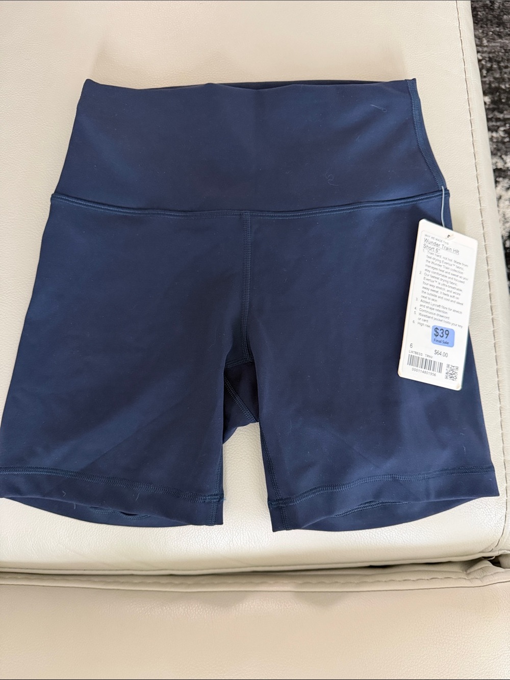 lululemon athletica Navy High-Rise Bike Shorts
Sz 6